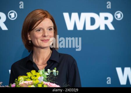 Die neue Intendantin Katrin VERNAU, Portraet, Porträt, Portrait, Angeschnittenes Einzelbild, Einzelmotiv, Wahl des neuen WDR Intendanten/der neuen Intendantin im Koelner Guerzenich, 27.06.2024.. *** Il nuovo regista Katrin VERNAU, ritratto, ritratto, immagine singola ritagliata, singolo motivo, elezione del nuovo direttore del WDR del nuovo direttore del Colonia Guerzenich, 27 06 2024 Foto Stock