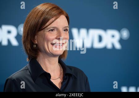 Die neue Intendantin Katrin VERNAU, Portraet, Porträt, Portrait, Angeschnittenes Einzelbild, Einzelmotiv, Wahl des neuen WDR Intendanten/der neuen Intendantin im Koelner Guerzenich, 27.06.2024.. *** Il nuovo regista Katrin VERNAU, ritratto, ritratto, immagine singola ritagliata, singolo motivo, elezione del nuovo direttore del WDR del nuovo direttore del Colonia Guerzenich, 27 06 2024 Foto Stock