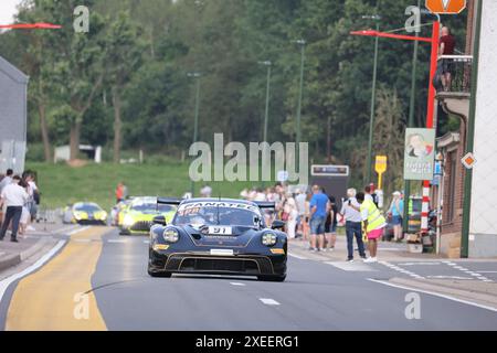 Ralf BOHN (DEU) / Robert RENAUER (DEU) / Morris SCHURING (NDL) / TBA (), Porsche 911 GT3 R (992), Team: Herberth Motorsport (DEU), bei der Parade in Spa Motorsport, Crowdstrike 24H di Spa, Belgien, Spa-Francorchamps, Parade in Spa,26.06.2024 foto: Eibner-Pressest/Juergen Augfoto Foto Stock