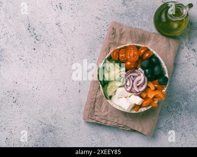 Greek Salad Bowl, copia spazio, vista dall'alto Foto Stock