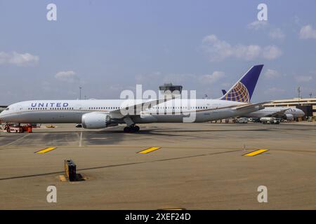 14 GIUGNO 2024 NEWARK NJ USA. Boeing 787-10 Dreamliner Airplanes di United Airlines UA presso l'aeroporto internazionale Newark Liberty, il più grande aeroporto dello stato. Foto Stock