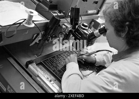 - Stabilimento IBM di Vimercate (Milano), febbraio1984 - stabilimento IBM di Vimercate (Milano), febbraio 1984 Foto Stock