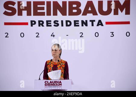 Claudia Sheinbaum, presidente eletto del Messico, interviene durante la presentazione della seconda parte del suo gabinetto presidenziale al Museo Interactivo de economia. Foto Stock