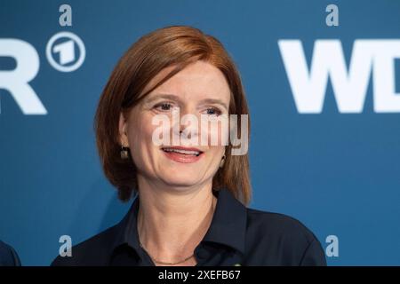 Die neue Intendantin Katrin VERNAU, Portraet, Porträt, Portrait, Angeschnittenes Einzelbild, Einzelmotiv, Wahl des neuen WDR Intendanten/der neuen Intendantin im Koelner Guerzenich, 27.06.2024.. *** Il nuovo regista Katrin VERNAU, ritratto, ritratto, immagine singola ritagliata, singolo motivo, elezione del nuovo direttore del WDR del nuovo direttore del Colonia Guerzenich, 27 06 2024 Foto Stock