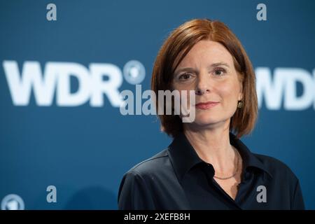 Die neue Intendantin Katrin VERNAU, Portraet, Porträt, Portrait, Angeschnittenes Einzelbild, Einzelmotiv, Wahl des neuen WDR Intendanten/der neuen Intendantin im Koelner Guerzenich, 27.06.2024.. *** Il nuovo regista Katrin VERNAU, ritratto, ritratto, immagine singola ritagliata, singolo motivo, elezione del nuovo direttore del WDR del nuovo direttore del Colonia Guerzenich, 27 06 2024 Foto Stock