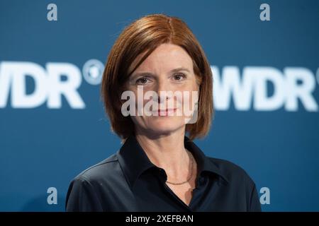 Die neue Intendantin Katrin VERNAU, Portraet, Porträt, Portrait, Angeschnittenes Einzelbild, Einzelmotiv, Wahl des neuen WDR Intendanten/der neuen Intendantin im Koelner Guerzenich, 27.06.2024.. *** Il nuovo regista Katrin VERNAU, ritratto, ritratto, immagine singola ritagliata, singolo motivo, elezione del nuovo direttore del WDR del nuovo direttore del Colonia Guerzenich, 27 06 2024 Foto Stock