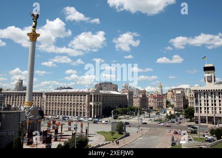 KIEV, UCRAINA - 27 GIUGNO 2024 - Maidan Nezalezhnosti è la piazza centrale di Kiev, capitale dell'Ucraina. Foto Stock