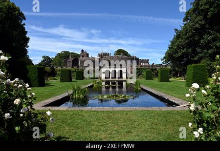 I giardini ornamentali del castello di Walmer nella contea inglese del Kent. Risalgono agli anni '1790 e '1860 e coprono circa 8 acri. Foto Stock