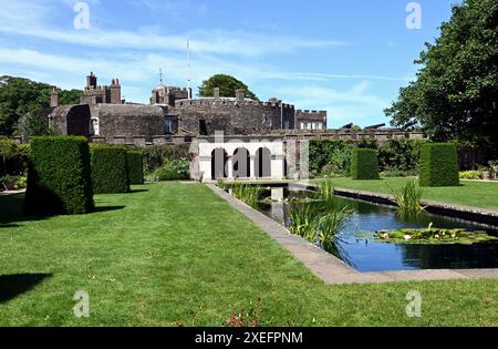 I giardini ornamentali del castello di Walmer nella contea inglese del Kent. Risalgono agli anni '1790 e '1860 e coprono circa 8 acri. Foto Stock