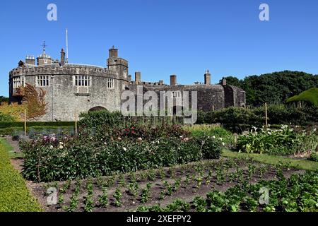 I giardini ornamentali del castello di Walmer nella contea inglese del Kent. Risalgono agli anni '1790 e '1860 e coprono circa 8 acri. Foto Stock