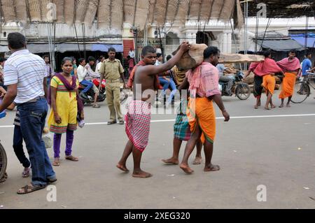 Immagine del carro (Rath) che fa il processo dettagliato a puri odisha Foto Stock