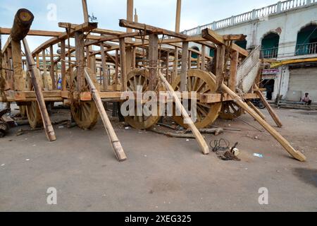 immagine del processo di produzione di ratha con varie attività come pittura, falegnameria ecc. a puri odisha. Foto Stock