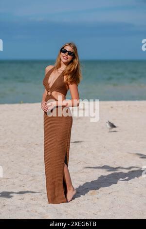 Seaside Serenity: Una splendida fuga con gabbiani e spuntini Foto Stock