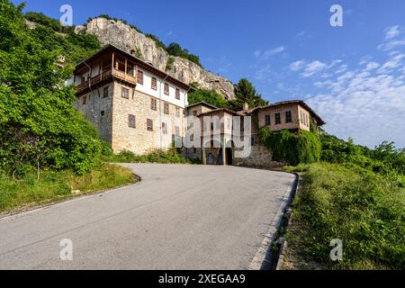 Di fronte al monastero di Preobrajenski, Veliko Tarnovo, Bulgaria Foto Stock