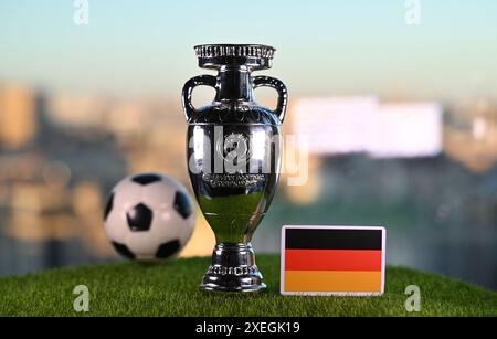 27 giugno 2024, Berlino, Germania. Bandiera della Germania - partecipante ai playoff del Campionato europeo di calcio. Foto Stock