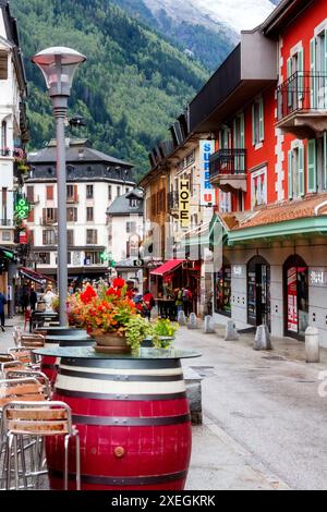 Chamonix Mont-Blanc, bar e strada della Francia Foto Stock
