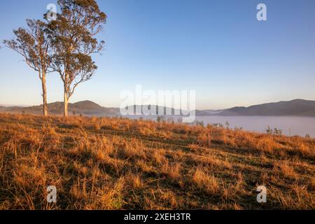 La campagna di Barrington e Gloucester Tops nel nuovo Galles del Sud regionale, l'Australia tramonta sul paesaggio Foto Stock