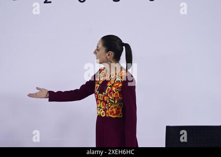 Non esclusiva: Claudia Sheinbaum Pardo, presidente entrante del Messico, interviene durante la presentazione della seconda parte del suo gabinetto di governo Foto Stock