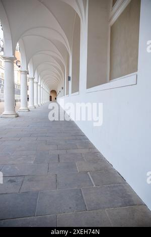 Lo Stallhof, palazzo residenziale la mattina a Dresda, Sassonia, Germania Foto Stock