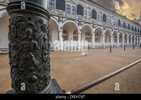 Lo Stallhof, palazzo residenziale la mattina a Dresda, Sassonia, Germania Foto Stock