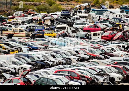 Vecchia auto di posta indesiderata su Junkyard Foto Stock