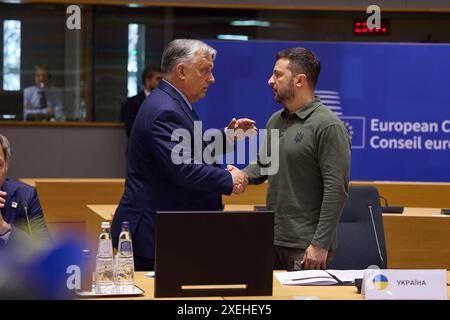 EU und Ukraine unterzeichnen Sicherheitsvereinbarung Praesident Wolodymyr Selenskyj mit Viktor ORBAN. EU und Ukraine unterzeichnen Sicherheitsvereinbarung AM 27.06.2024 visita di lavoro del Presidente dell'Ucraina in Belgio. Foto:Ufficio presidenziale dell'Ucraina via SVEN SIMON Fotoagentur GmbH & Co Pressefoto KG Prinzess-Luise-Str. 41 45479 M u e l h e i m / R u h r Tel. 0208/9413250 Fax. 0208/9413260 GLS Bank BLZ 430 609 67 KTO. 4030 025 100 IBAN DE75 4306 0967 4030 0251 00 BIC GENODEM1GLS www.svensimon.net Bruessel Belgien **** l'UE e l'Ucraina firmano l'accordo di sicurezza del presidente Volodymyr Zelen Foto Stock