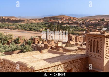 Vista ravvicinata del villaggio di terra argilla di Ait Benhaddou nel Marocco meridionale Foto Stock