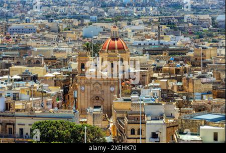 Panorama con la Basilica di San Giorgio dalla Cittadella d'epoca di Victoria, Gozo Malta Foto Stock