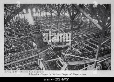 Sottomarino Chasers in costruzione da caccia allo squalo tedesco : The American Navy in the Underseas War di Whitaker, Herman, 1867-1919 pubblicato 1918 Publisher New York : The Century Co.. Foto Stock