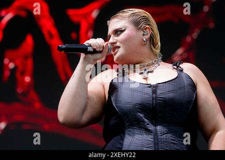 Milano, Italia. 27 giugno 2024. BigMama si esibisce dal vivo in concerto durante l'IDAYS Festival all'Ippodromo SNAI di Milano, il 27 giugno 2024 (foto di Mairo Cinquetti/NurPhoto) crediti: NurPhoto SRL/Alamy Live News Foto Stock