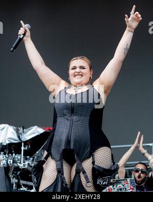 Milano, Italia. 27 giugno 2024. BigMama si esibisce dal vivo in concerto durante l'IDAYS Festival all'Ippodromo SNAI di Milano, il 27 giugno 2024 (foto di Mairo Cinquetti/NurPhoto) crediti: NurPhoto SRL/Alamy Live News Foto Stock