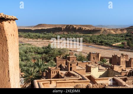 Vista ravvicinata del villaggio di terra argilla di Ait Benhaddou nel Marocco meridionale Foto Stock