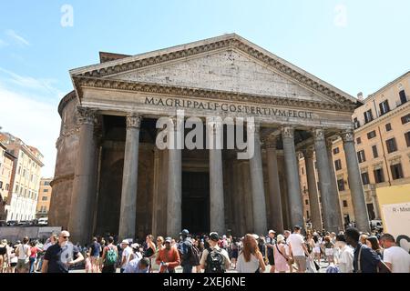 Eurore, Italia, Roma Ponte Sant'Angelo Pons Aelius e Pantheon Foto Stock