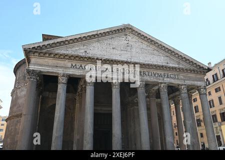 Eurore, Italia, Roma Ponte Sant'Angelo Pons Aelius e Pantheon Foto Stock