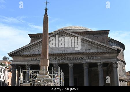 Eurore, Italia, Roma Ponte Sant'Angelo Pons Aelius e Pantheon Foto Stock