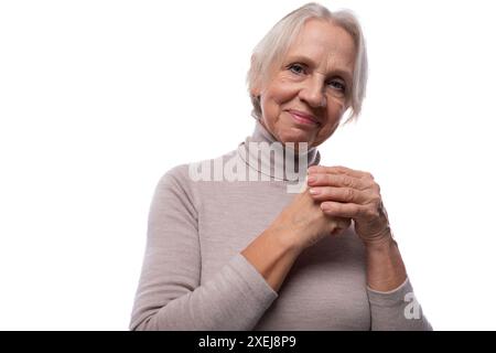 Ritratto di una donna abbastanza matura con i capelli grigi Foto Stock