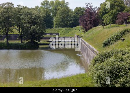 Roccaforte storica struttura difensiva di Waterlinie della città olandese di Naarden Foto Stock