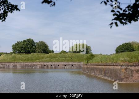 Roccaforte storica struttura difensiva di Waterlinie della città olandese di Naarden Foto Stock