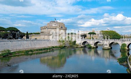 Castel Sant'Angelo a Roma sul Tevere Foto Stock