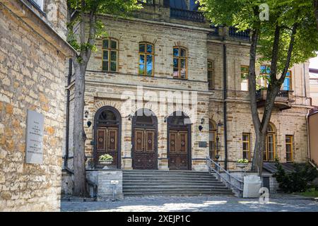 Tallinn, Estonia - 4 giugno 2023: Edificio storico e tradizionale a Tallinn Foto Stock