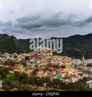 Vista della città di Moulay Idris Zerhoun vicino a Meknes Foto Stock