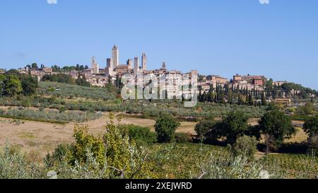 Vista panoramica della città storica di San Gimignano nella Toscana italiana Foto Stock