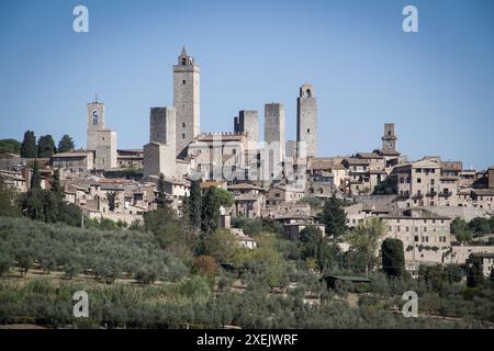 Vista panoramica della città storica di San Gimignano nella Toscana italiana Foto Stock