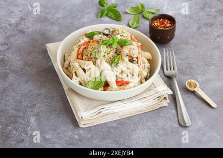 Penne Alfredo con una pentola, Fotografia gastronomica italiana Foto Stock