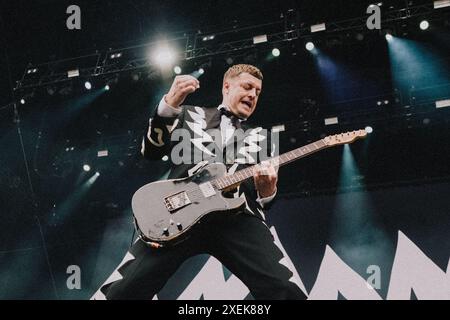 Copenaghen, Danimarca. 20 giugno 2024. La rock band svedese The Hives esegue un concerto dal vivo durante il festival danese heavy metal Copenhell 2024 a Copenaghen. Qui il chitarrista Nicholaus Arson viene visto dal vivo sul palco. Foto Stock