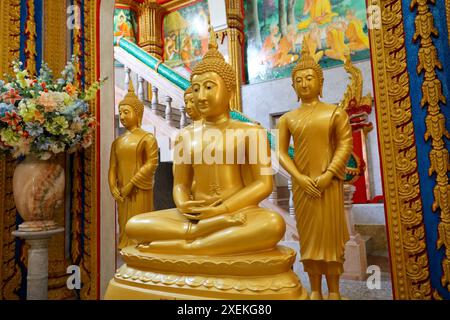 Statue di Buddha nel Tempio di Wat Chalong, Stupa di Phra Mahathat Foto Stock