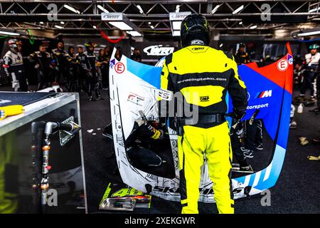 Stavelot, Belgio. 27 giugno 2024. 46 MARCIELLO Raffaele (che), MARTIN Maxime (bel), ROSSI Valentino (ita), BMW M4 GT3, ambiance, garage, box, durante la 24 ore di Spa CrowdStrike 2024, 2a gara della 2024 GT World Challenge Europe Endurance Cup, dal 26 al 30 giugno 2024 sul circuito di Spa-Francorchamps, a Stavelot, Belgio - Photo Damien Saulnier/DPPI Credit: DPPI Media/Alamy Live News Foto Stock