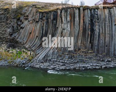 Vista aerea dello Studlagil Canyon. Splendida vista sul fiume Jokulsa A Bru. Foto Stock