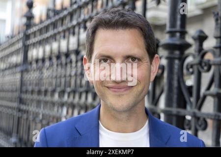 Bruxelles, Belgio. 28 giugno 2024. Il politico belga Maurits Vande Reyde, candidato alle prossime elezioni presidenziali del partito liberale fiammingo Open Vld, posa per il fotografo venerdì 28 giugno 2024 a Bruxelles. BELGA FOTO NICOLAS MAETERLINCK credito: Belga News Agency/Alamy Live News Foto Stock