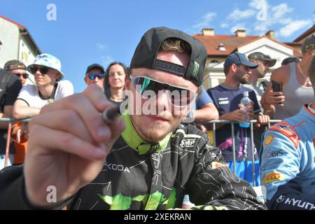 Ritratto n. 20 Oliver SOLBERG ((SWE), SKODA Fabia RS Rally2, Team: Tokport WRT (DEU) Motorsport, FIA WRC, 80. Rally Poland, World Rally Campionship, Mikolajci, Polen, Autogramstunde, 27.06.2024 foto: Eibner-Pressefoto/Juergen Augst Foto Stock